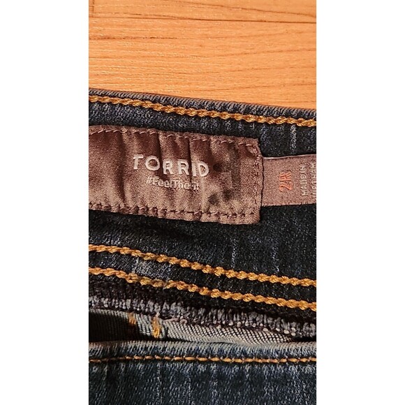 Torrid Womens Jeans Blue Size 2R Jegging Denim Cotton Blend 20W x 36L - Picture 2 of 7